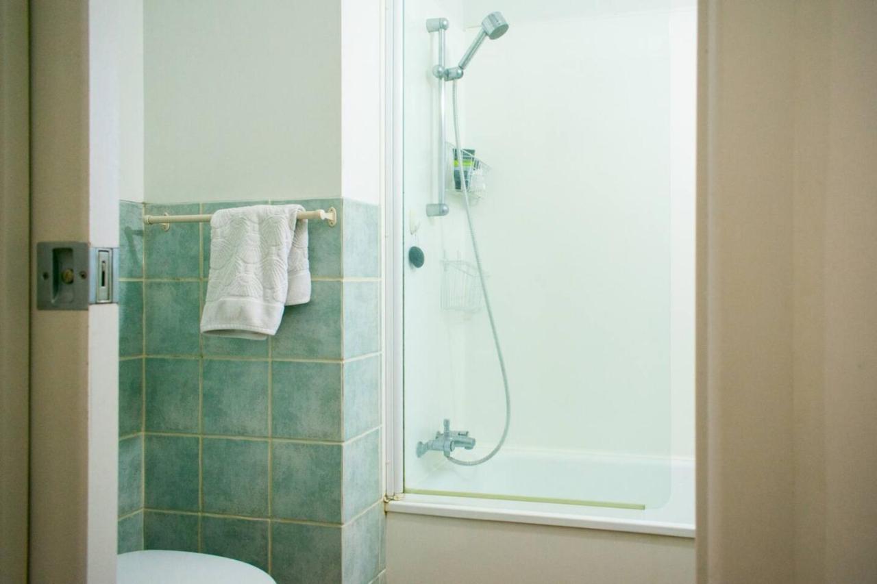 Spacious 5 Bedroom Family Abode Holiday home Auckland